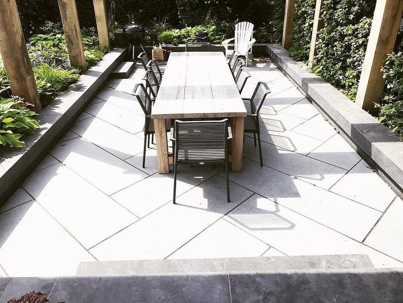 Kongsberg lystrin kalksten i natursten som kant til terrasse