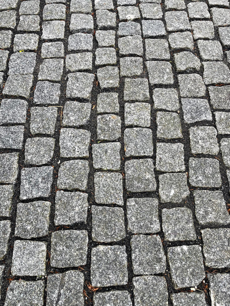 Mørk Portugisisk_Chaussesten granit natursten