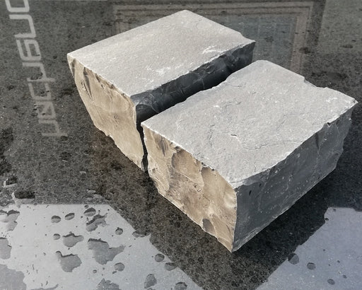 Midnat_kalksten_brosten_stor_natursten produkt