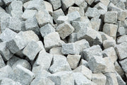 Portugisisk_Lys_Chaussesten granit natursten i bunke