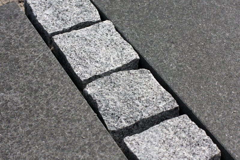 Portugisisk_Lys_Chaussesten med naturbasalt granit natursten